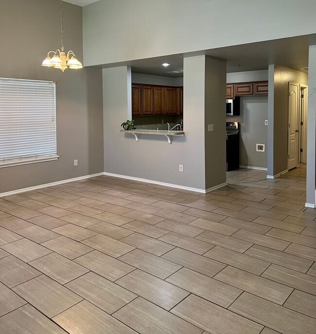 Renovated 3 bd/2 bath Home with 2car Garage Townhome Rental in