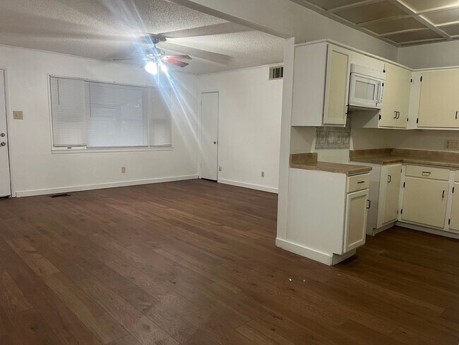 Photo - LARGE 2 BEDROOM HOME WITH OVER 1000 SQ. FT. OF LIVING SPACE, FAMILY ROOM, LIVING ROOM & SINGLE GA...