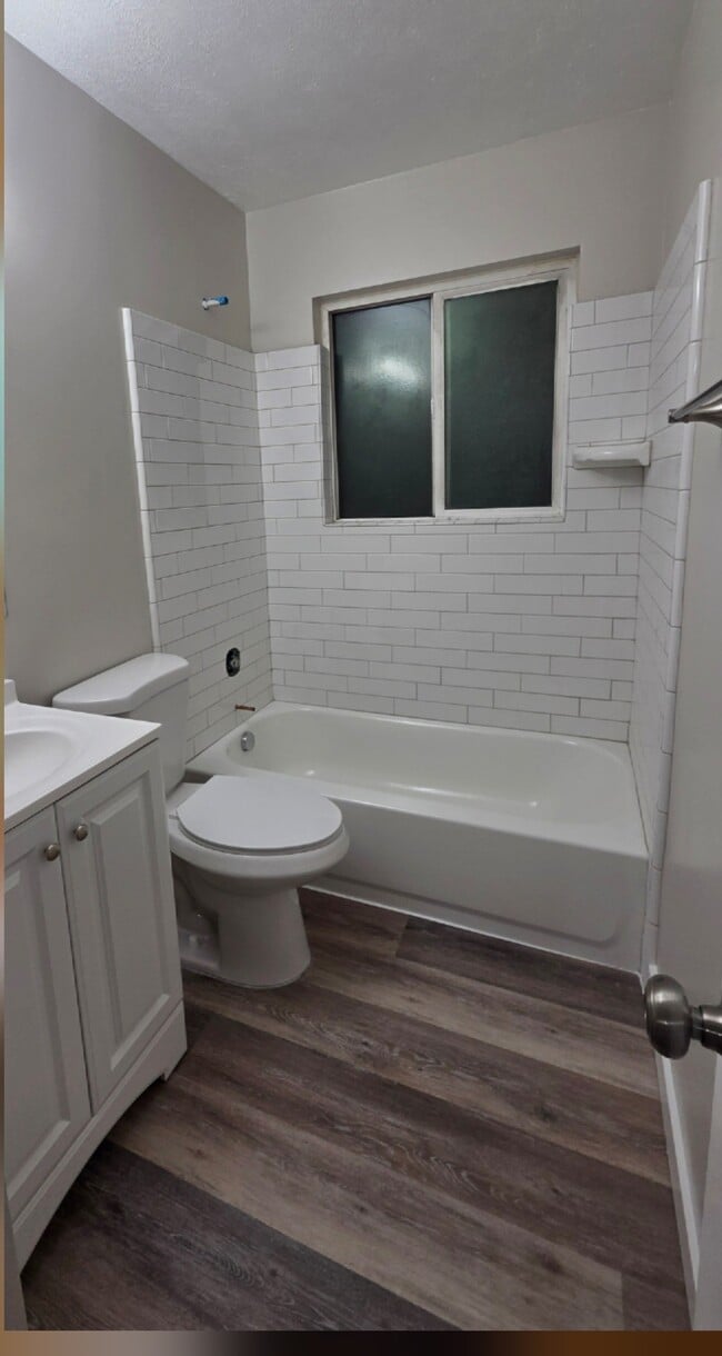Building Photo - 395 W 1500 S