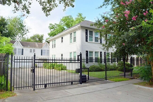 Building Photo - 1133 W Clay St Unit C