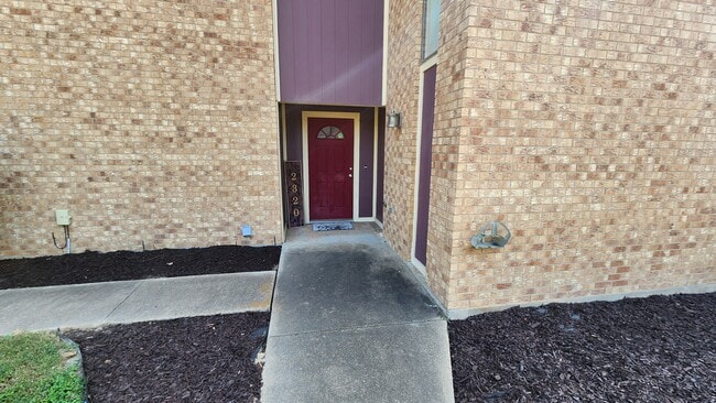 Photo - 2320 Aberdeen Dr