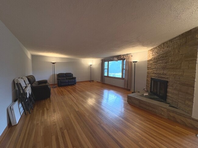 Photo - 260 N St Marys Rd
