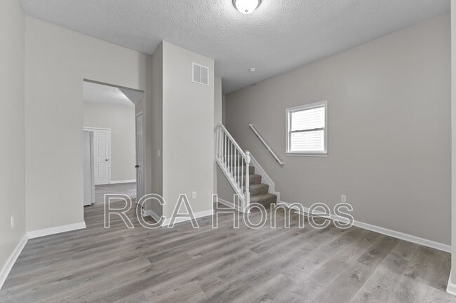 Photo - 2912 N Kenwood Ave