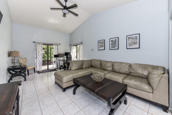 Photo - 2210 SE Breckenridge Cir