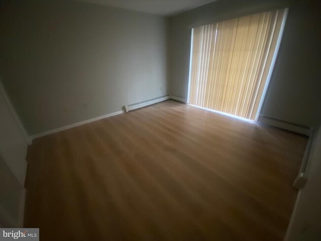 Building Photo - 128 Mortimer St Unit 1R