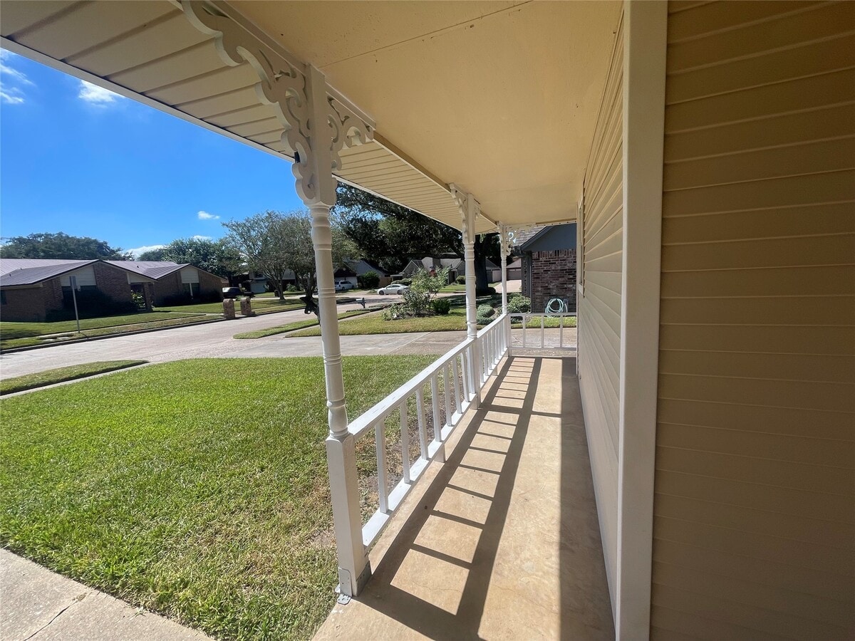 Photo - 302 Yorkshire Ct