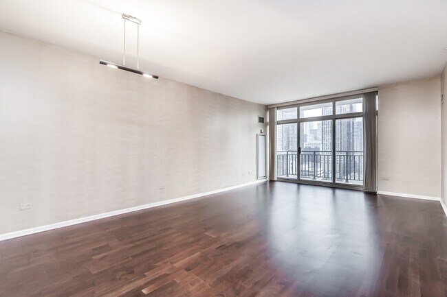 Photo - 21 W Chestnut St