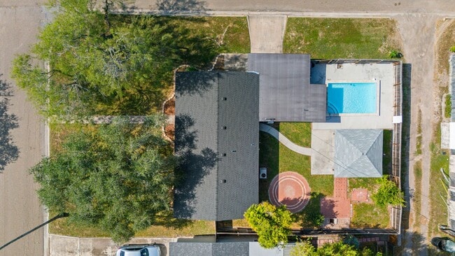 Photo - 218 W Williamson Ave