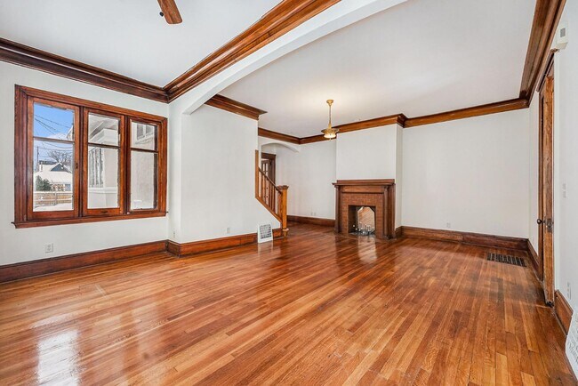 Photo - 572 Madison Ave SE