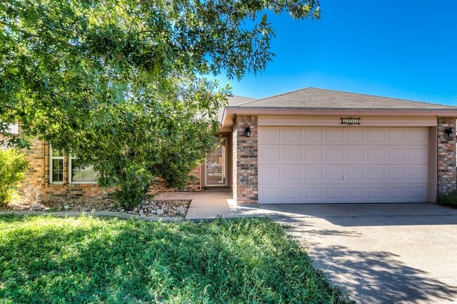 Building Photo - COMING NOVEMBER 2025 - 3 Bedroom Home in t...