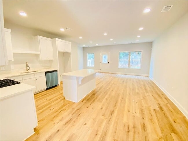 Photo - 1095 N Village Dr