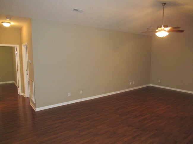 Photo - 2 bed, 2 bath, 2 car garage ranch style home in N. Knoxville