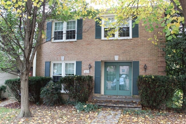 Beautiful 3 bed 2.5 Bath End Unit Brick To... - Beautiful 3 bed 2.5 Bath End Unit Brick To... Casa