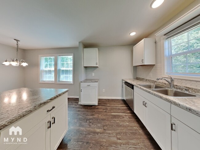 Photo - 2901 Newark Dr