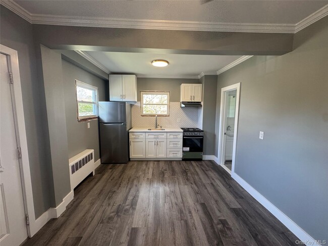 Photo - 325-329 Patchogue Yaphank Rd