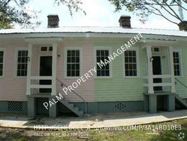 Building Photo - Historic Home with tons of historic featur...