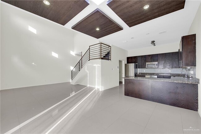 Photo - 28 Shalom Dr