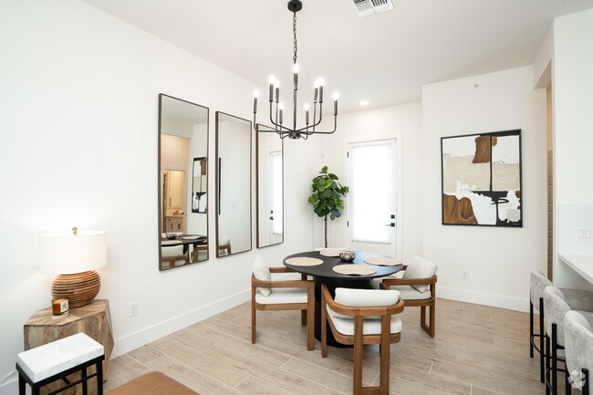 3BR, 3BA - 1,658SF - Dining Room