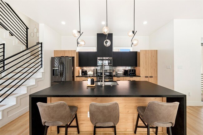 Photo - 3008 Delano St