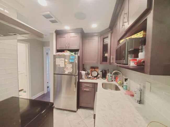 Photo - 24 Adams Ave Unidad F