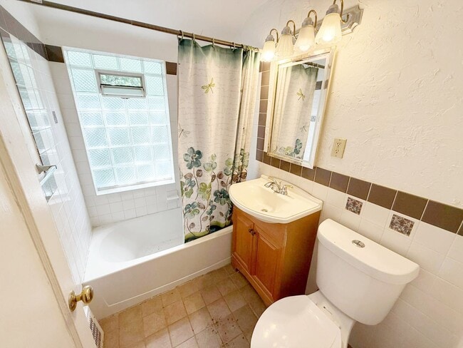 Photo - 2 BED 1 BATH BEAUTIFUL SINGLE FAMILY HOME