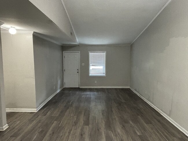 Photo - 616 Simpson St