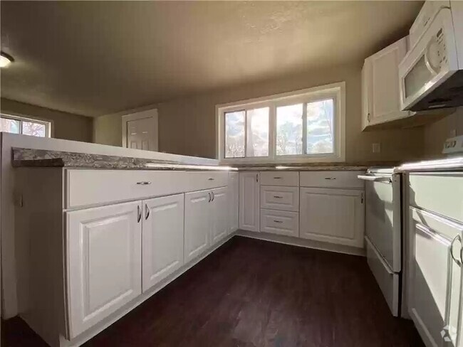 Building Photo - 1546 33rd St Rental