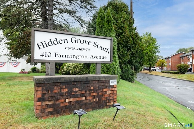 Photo - 410 Farmington Ave