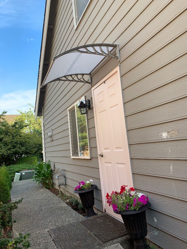 Building Photo - 27541 44th Pl S Unit Private Guest House