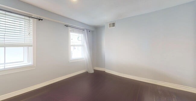 Photo - 215 Bolton St