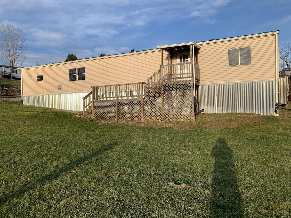 Photo - 626 Flinn Ave