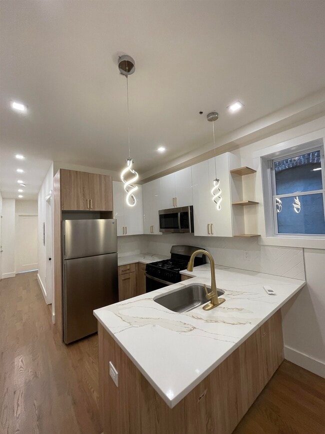 Photo - 232 Van Horne St Unidad 4