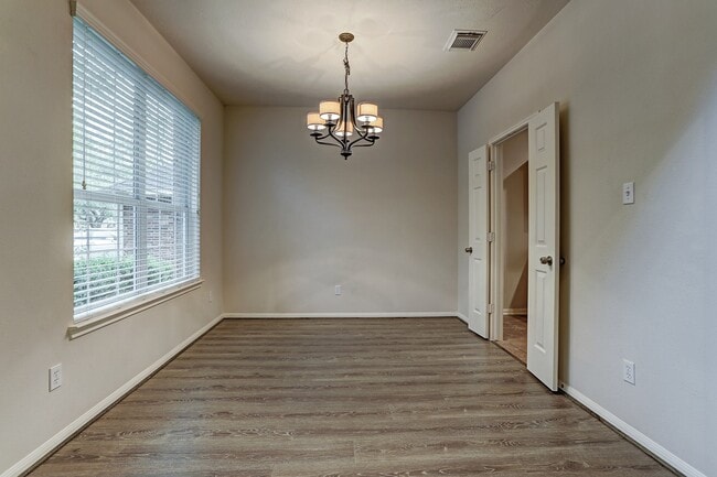 Photo - 18 Prairie Oak Dr