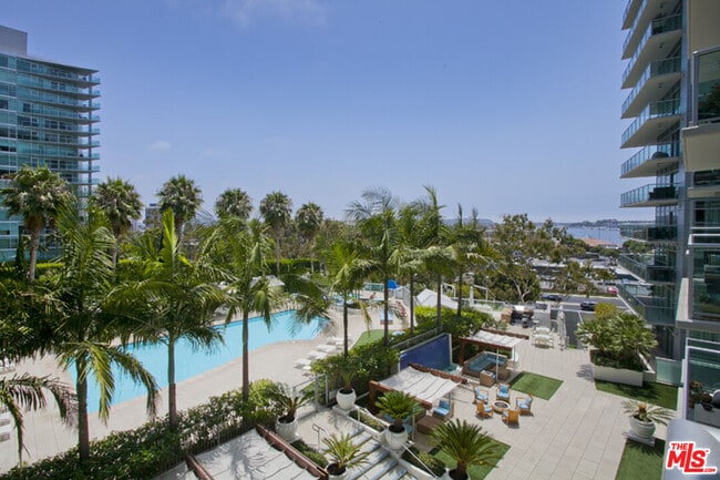 Building Photo - 13700 Marina Pointe Dr Unit 630