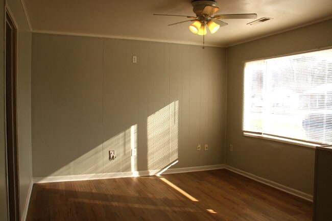 Photo - 1709 Oakwood Ave NE