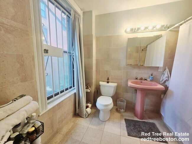 Photo - 429 Marlborough St Unit 3A