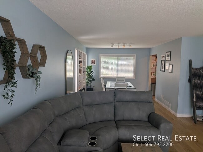 Photo - 5898 Birmingham Pl