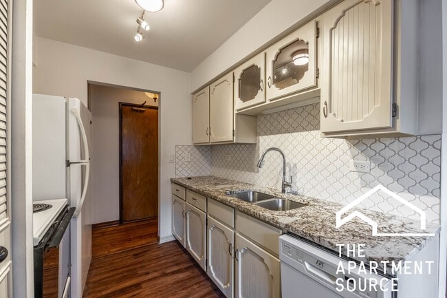 Photo - 420 W Aldine Ave Unit 402