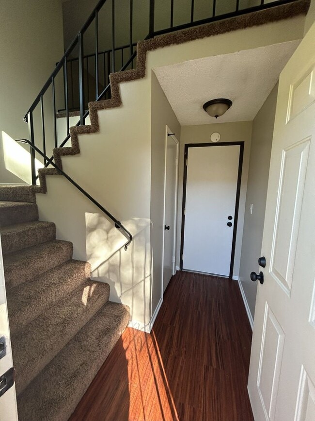 Building Photo - 3153 Triumph Ln Unit #2