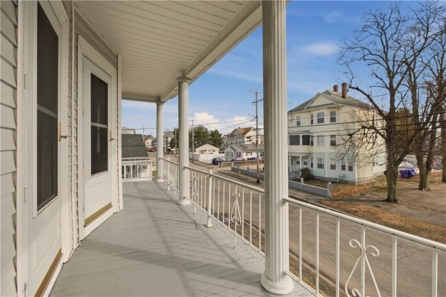 Photo - 984 York Ave Unidad 2L