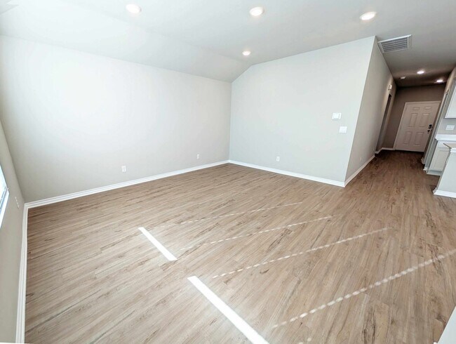 Photo - Newer 3/2 in Mustang Schools