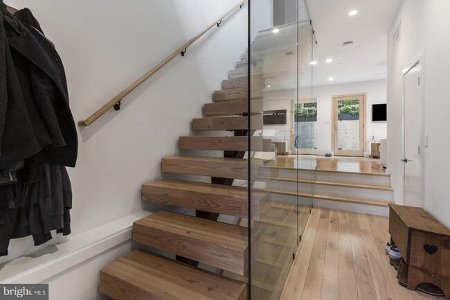 Building Photo - 1108 N Bodine St