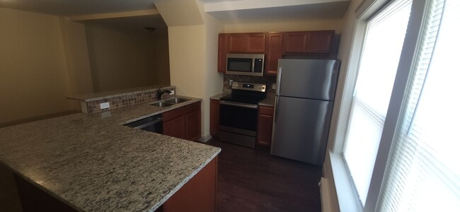 Photo - 1416 E State St Apartments