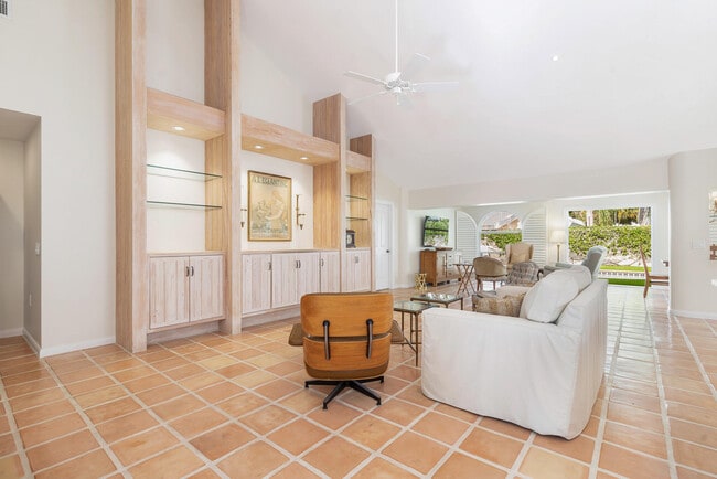 Photo - 2725 Meadowlark Ln