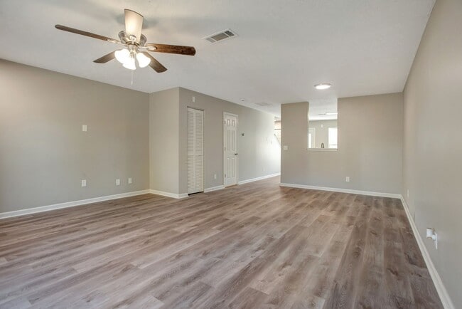 Photo - 5860 Monroe Crossing