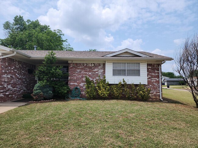 Photo - Darling Home in East Shawnee