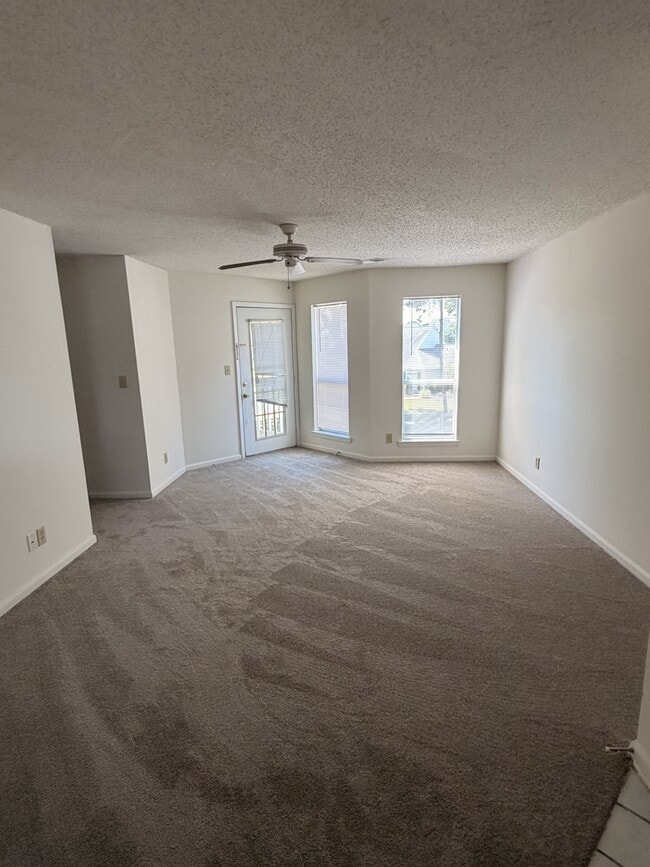 Photo - 20 Hamiltons Harbor Dr