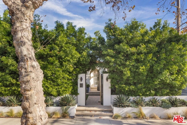 Building Photo - 360 Canon Dr