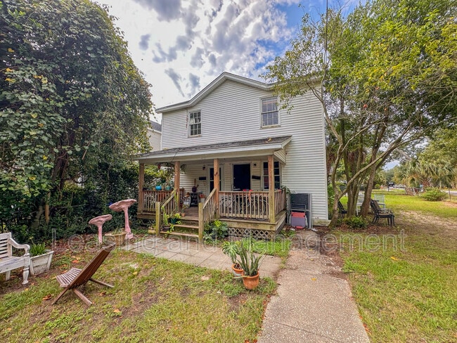 Building Photo - 211 W Poplar St Unit A