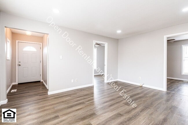 Photo - Available now!! $200 off first months rent!!